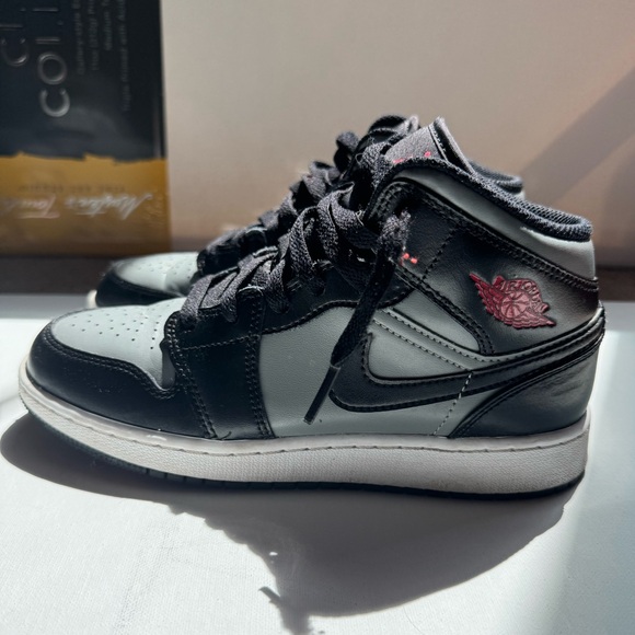 Black Gray and Red Air Jordan 1 mid - Picture 2 of 7